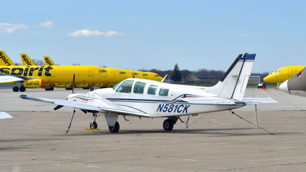 Beechcraft Baron (58) (N581CK) - Kalitta Charters Beech Baron 58 N581CK in Willow Run 