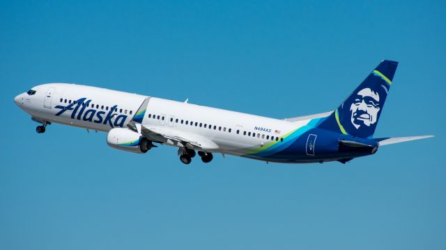 Boeing 737-700 (N494AS) - Alaska taking off.