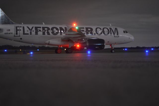 Airbus A319 (N954FR)
