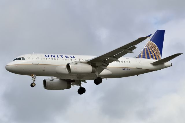 Airbus A319 (N829UA)