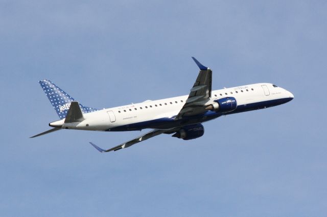 Embraer ERJ-190 (N197JB) - Jet Blue Flight 1188 (N197JB) departs Runway 14 at Sarasota-Bradenton International Airport enroute to Boston Logan International Airport