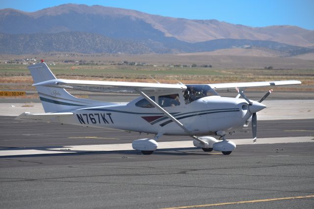 Cessna Skylane (N767KT) - Ramp photography