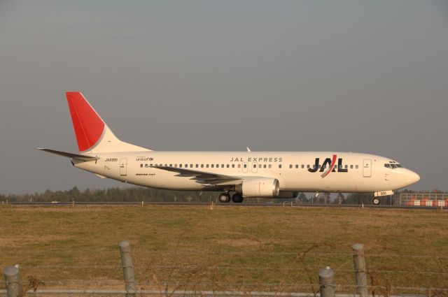 BOEING 737-400 (BON8991) - Taxi at Narita Intl Airport 2008/12/30 JAL c/s