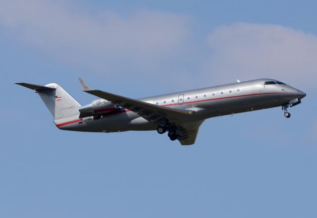 Canadair Regional Jet CRJ-200 (OE-ILI) - 07/04/2013br /take-off piste 09 for geneve