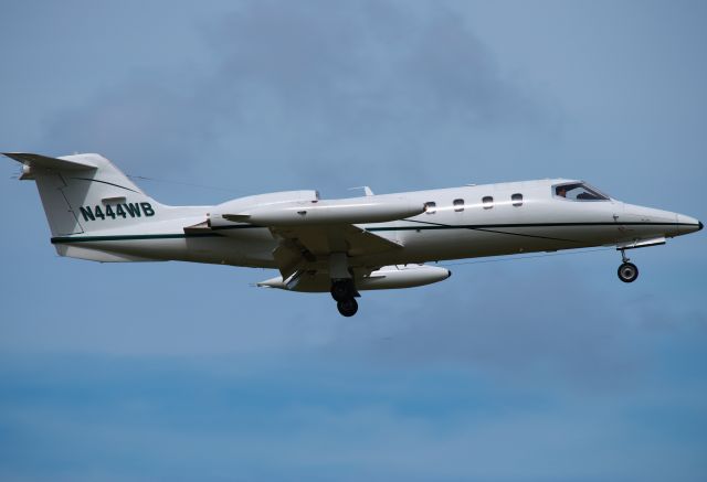 Learjet 35 (N444WB)