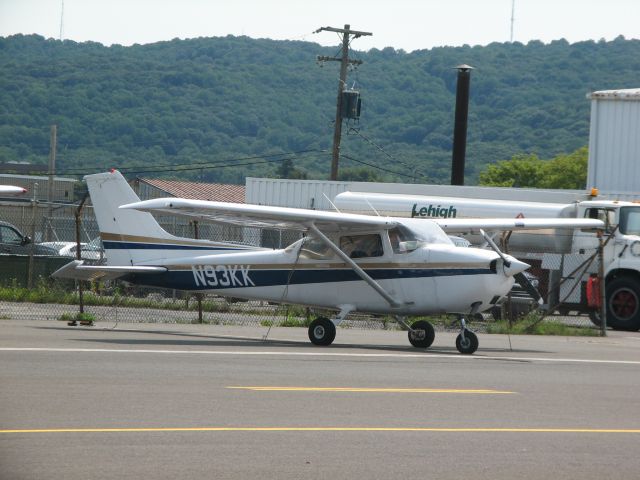 Cessna Skyhawk (N93KK) - at Queen City