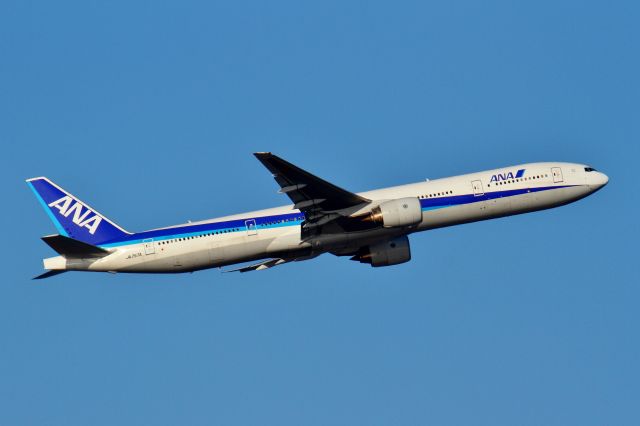 BOEING 777-300 (JA757A)