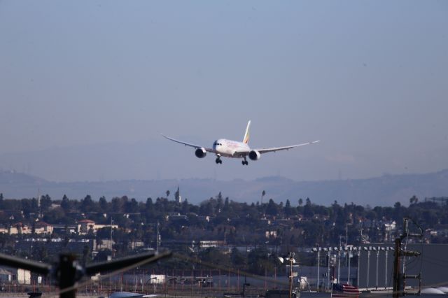 Boeing 787-8 (ET-AOQ)