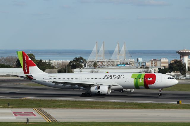 Airbus A330-300 (CS-TOU) - Aeroporto Gen. Humberto Delgado - Lisbon     26-02-2018