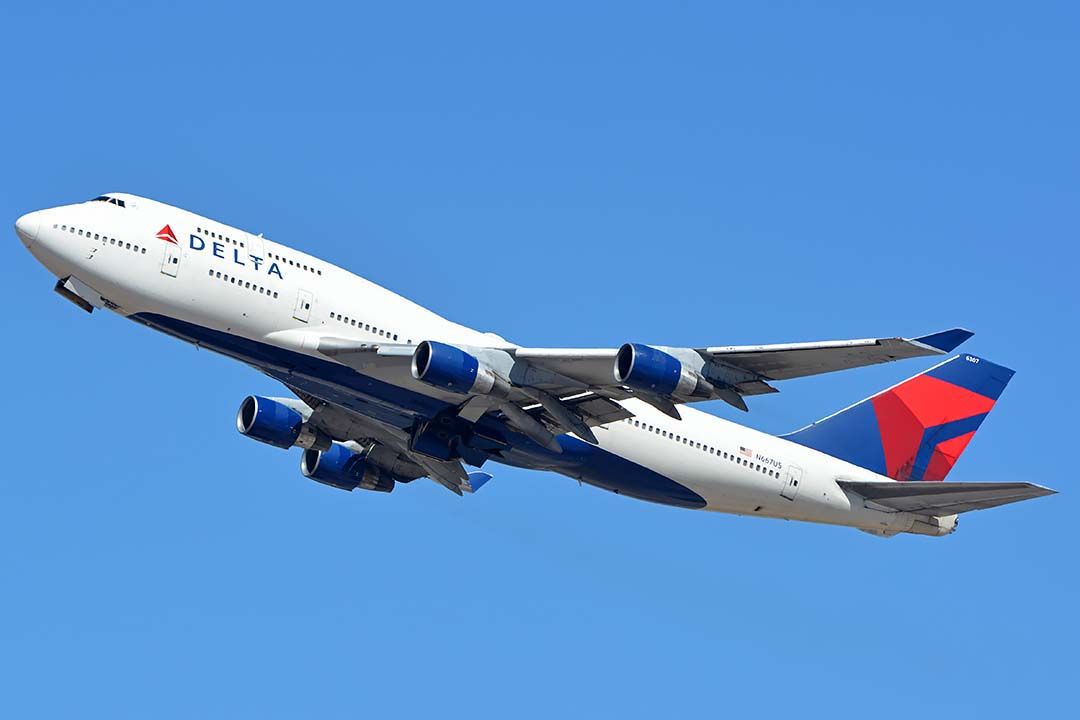 Boeing 747-400 (N667US) - Delta Boeing 747-451 N667US at Phoenix Sky Harbor on October 7, 2017.