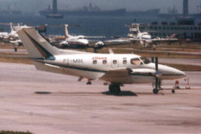 Embraer EMB-121 Xingu (PT-MBE) - Seen here in Nov-85.br /br /Delivered to Força Aérea Brasileira as 2657.