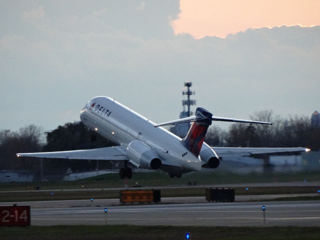 Boeing 717-200 (N951AT)