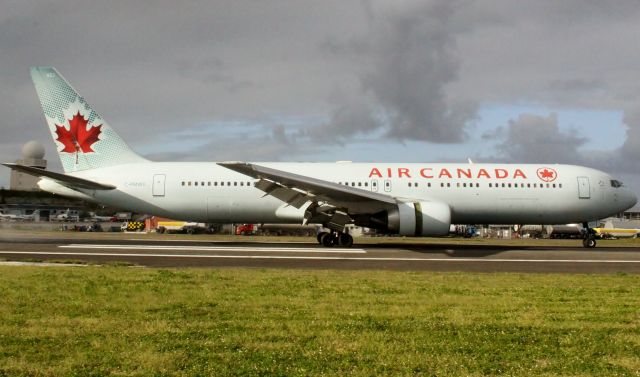 BOEING 767-300 (C-FMWU)