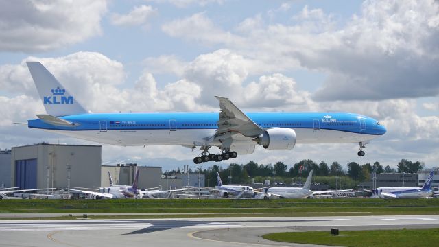 BOEING 777-300 (PH-BVO) - BOE567 on final to Rwy 16R to complete a flight test on 4/15/15. (ln 1292 / cn 35946).