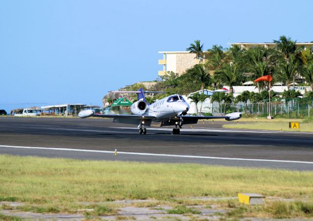 Learjet 35 (N111WB)