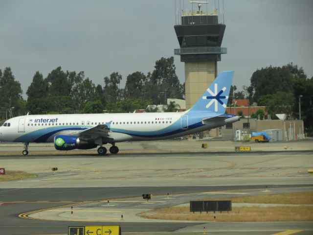 Airbus A320 (XA-YES)