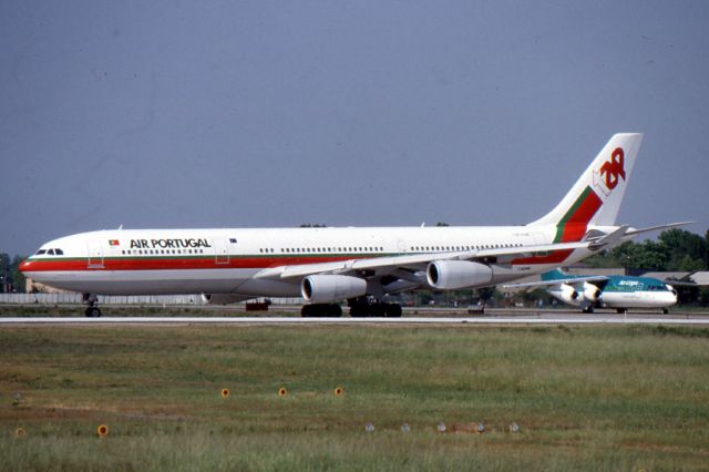 Airbus A340-300 (CS-TOB)