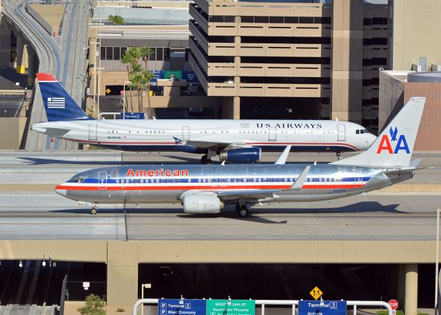 Boeing 737-800 (N918NN)