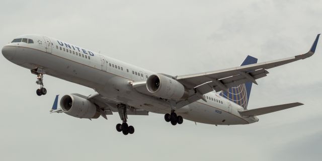 Boeing 757-200 (N13138) - United Airlines Boeing 757-224 arriving from Orlando landing on runway 29 at Newark on 8/4/21.