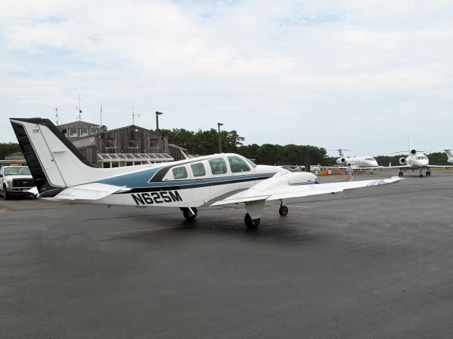 Beechcraft Baron (58) (N325M)