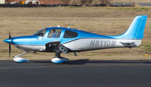 Cirrus SR-22 (N811DM)