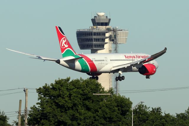 Boeing 787-8 (5Y-KZD) - 'Kenya 002' arriving from Nairobi Jomo Kenyatta International Airport br /(6/23)