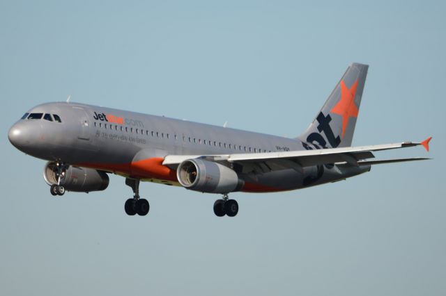 Airbus A320 (VH-VQY) - On short finals for runway 05. Wednesday, 21st May 2014.