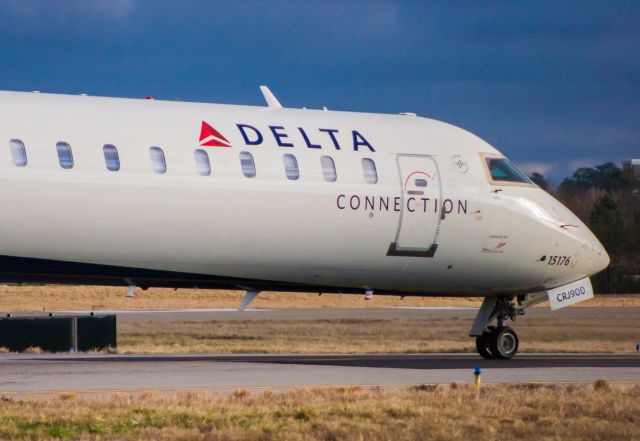 Canadair Regional Jet CRJ-900 (N176PQ)