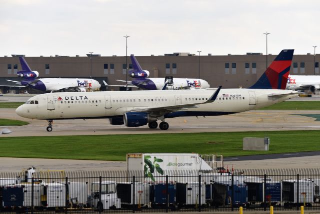 Airbus A321 (N337DN) - A pair of FDX three holers in the background.