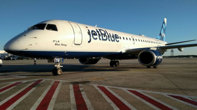 Embraer ERJ-190 (N178JB)