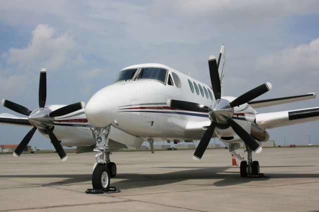 Beechcraft King Air 100 (N150YR)