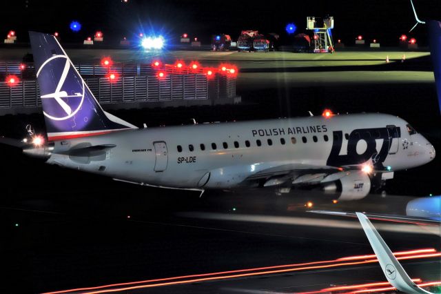 Embraer 175 (SP-LDE)