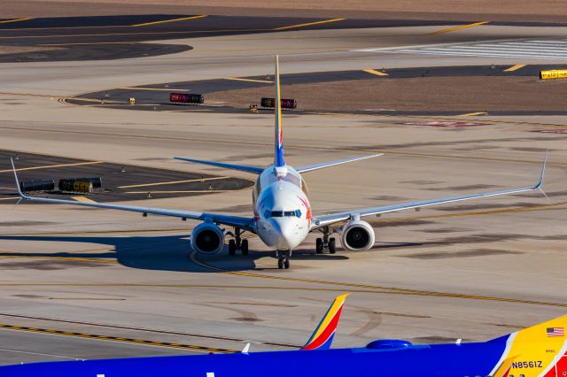 Boeing 737-700 (N943WN) - A Southwest 737-700 in California One special livery taxiing at PHX on 2/12/23 during the Super Bowl rush. Taken with a Canon R7 and Canon EF 100-400 II L lens.