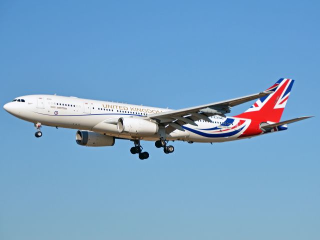 Airbus A330-200 (ZZ-336) - Landing on RWY 22L