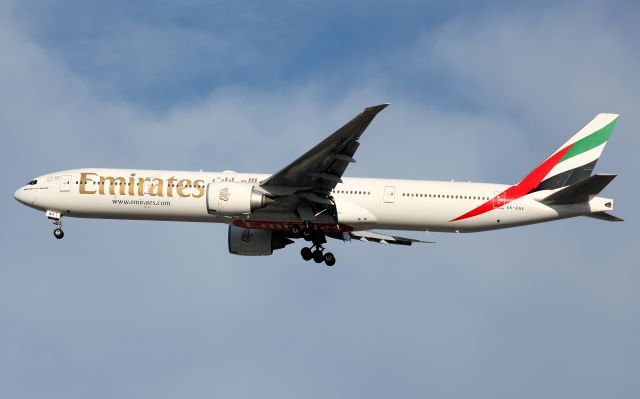 BOEING 777-300ER (A6-ENX) - On Approach to Rwy 16R