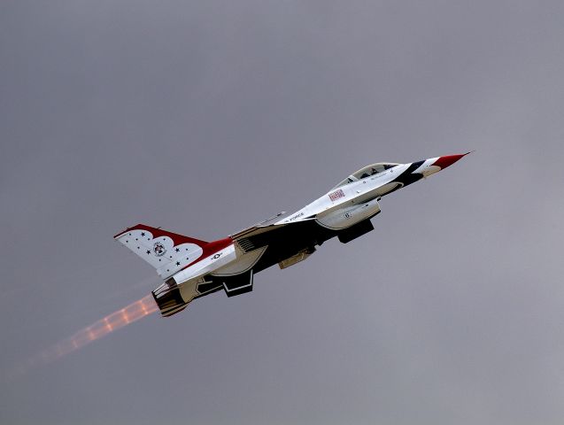 Lockheed F-16 Fighting Falcon — - USAF Thunderbird # 6 goes ballistic at USMCAS Miramar