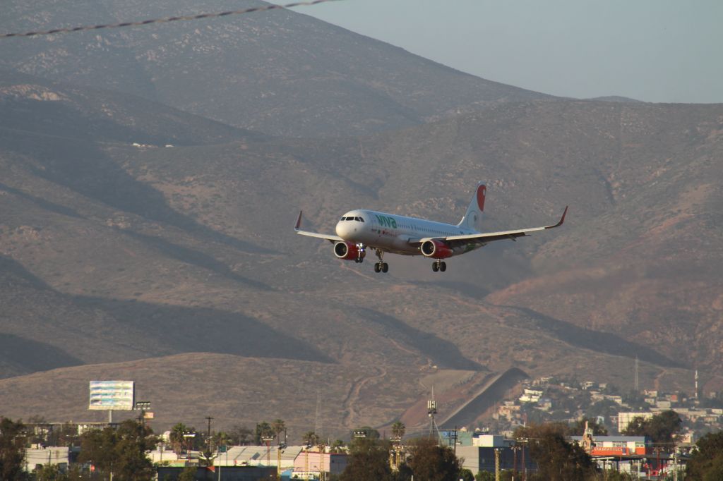 Airbus A320 (XA-VAK) - APROXIMACIÓN PISTA 27
