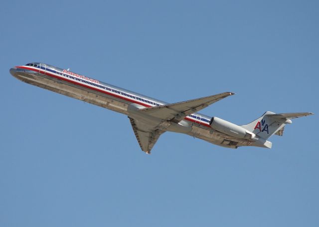 McDonnell Douglas MD-80 —