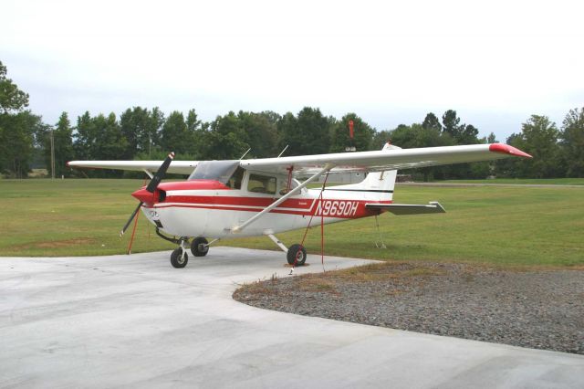 Cessna Skyhawk (N9690H)