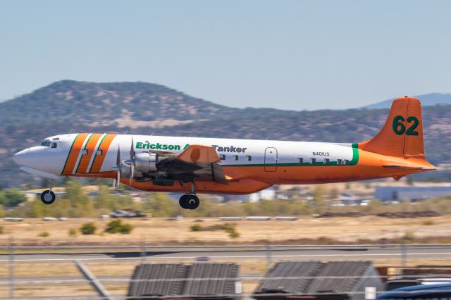 Douglas DC-7 (N401US)