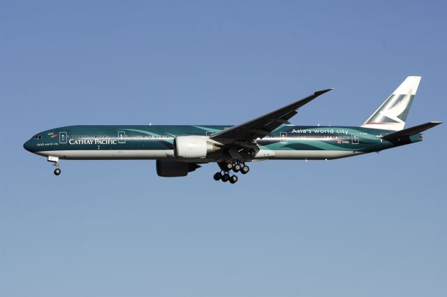 BOEING 777-300 (B-KPF) - Final Approach to Narita Intl Airport Rwy34L on 2012/12/11 "Asia World City c/s"