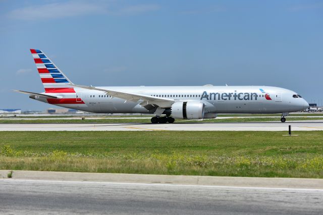 Boeing 787-9 Dreamliner (N825AA) - Rolling out after landing 10-C