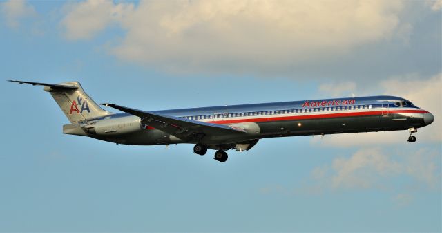 McDonnell Douglas MD-82 (N9681B)