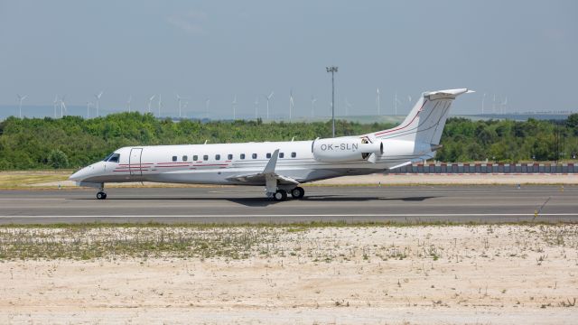 Embraer ERJ-135 (OK-SLN)