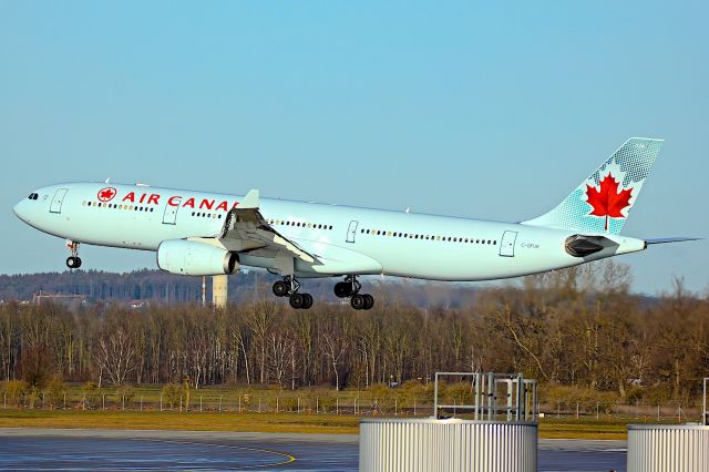 Airbus A330-300 (C-GFUR)