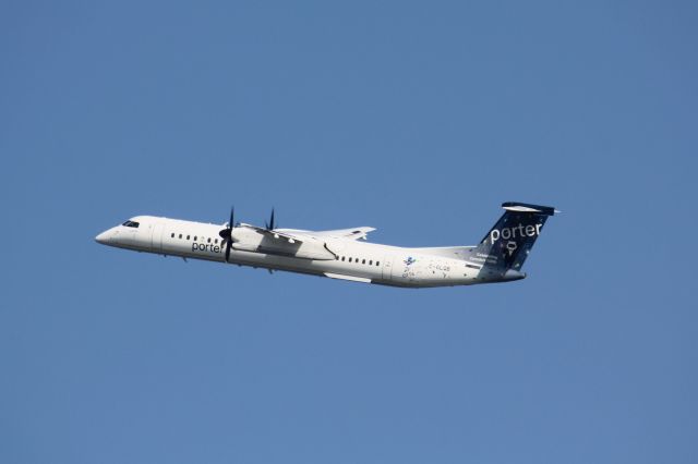 de Havilland Dash 8-400 (C-GLQB)