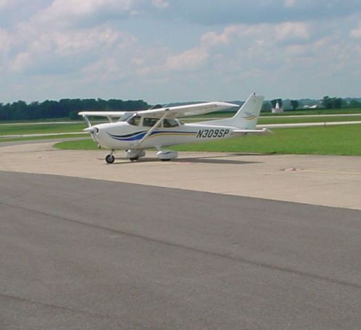 Cessna Skyhawk (N309SP) - Parked on ramp 7/31/09