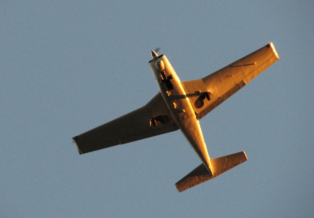 Piper PA-24 Comanche (N1LR)