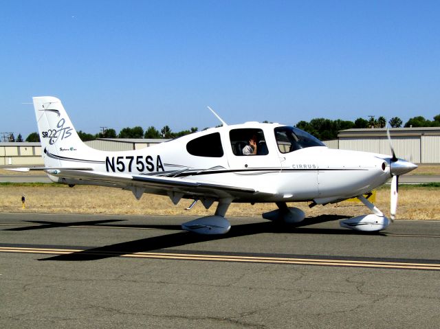 Cirrus SR-22 (N575SA) - Taxiing to RWY 24