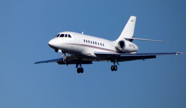 Dassault Falcon 2000 (N277QS) - On final is this 2002 Dassault Falcon 2000 in the Autumn of 2018. 